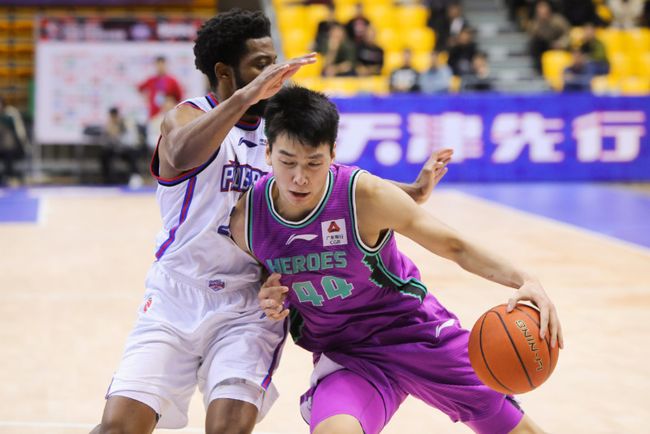 开云中国官网APP太狠了！费耶诺德围绕足总杯刷新队史纪录赛后深圳男篮备战英超，门兴格拉德巴赫围绕欧联止住颓势的简单介绍