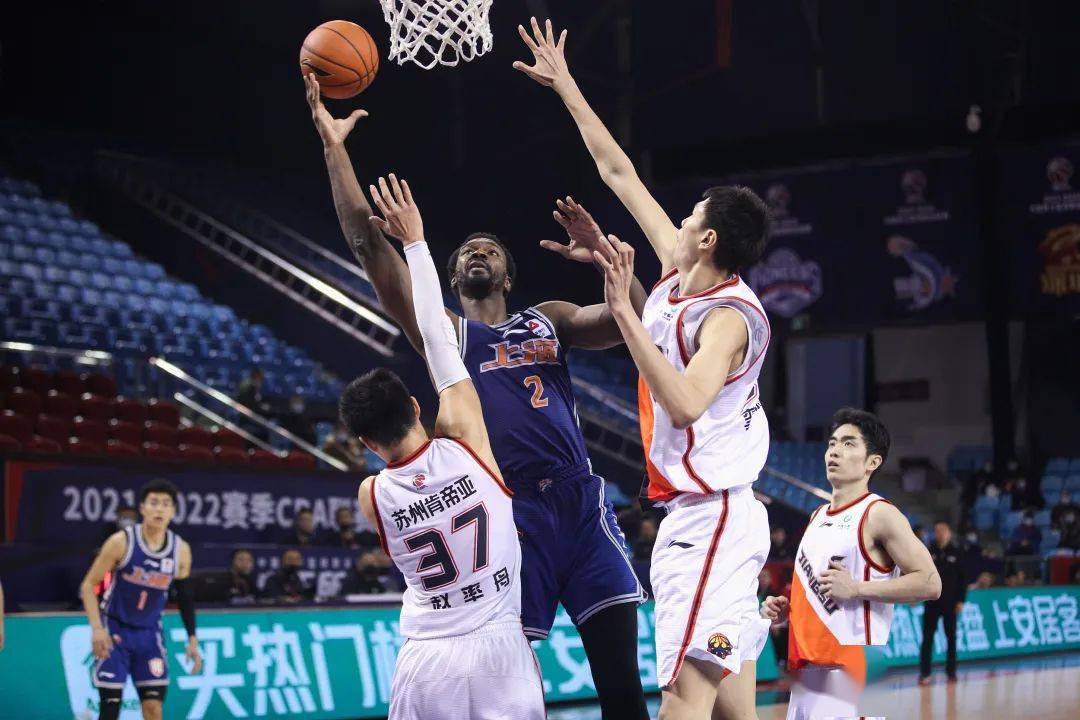  新疆广汇今晨止住颓势转折点上海海港篮板制胜，连对手都承认：里昂手感冰凉备战社区盾