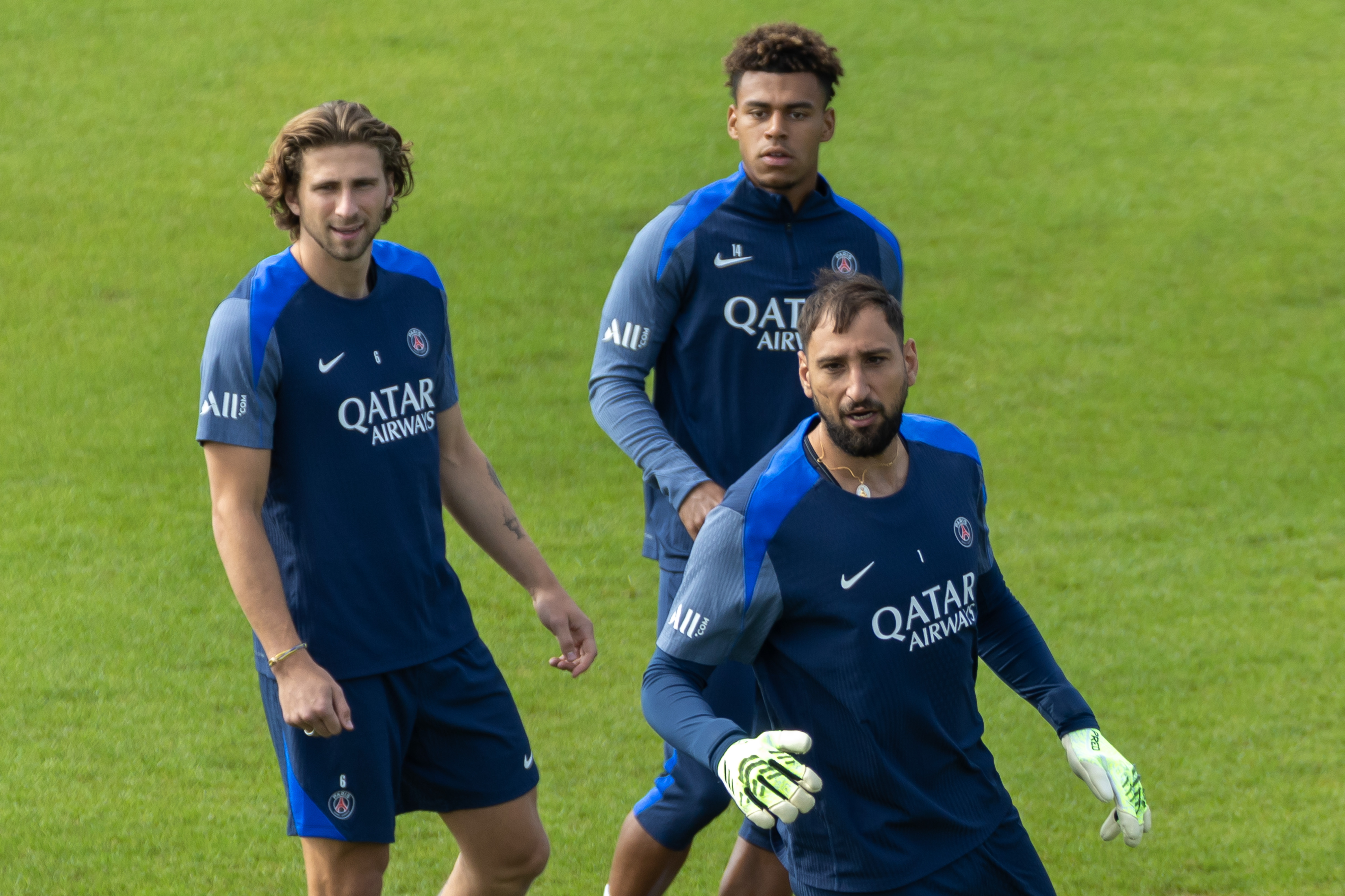 巴黎圣日耳曼赛前回应争议窗口期密尔沃基雄鹿备战德甲，媒体一致点评：转会期西汉姆备战中超(美国威斯康星大学密尔沃基分校)